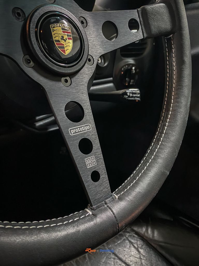 Momo, Prototipo Heritage Black 350 – Race Division